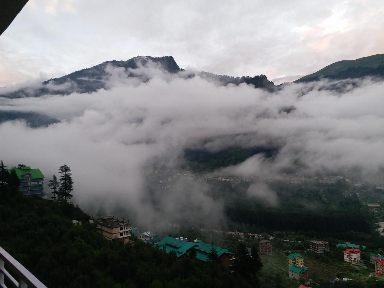 Hotel Seven Hills Manali エクステリア 写真