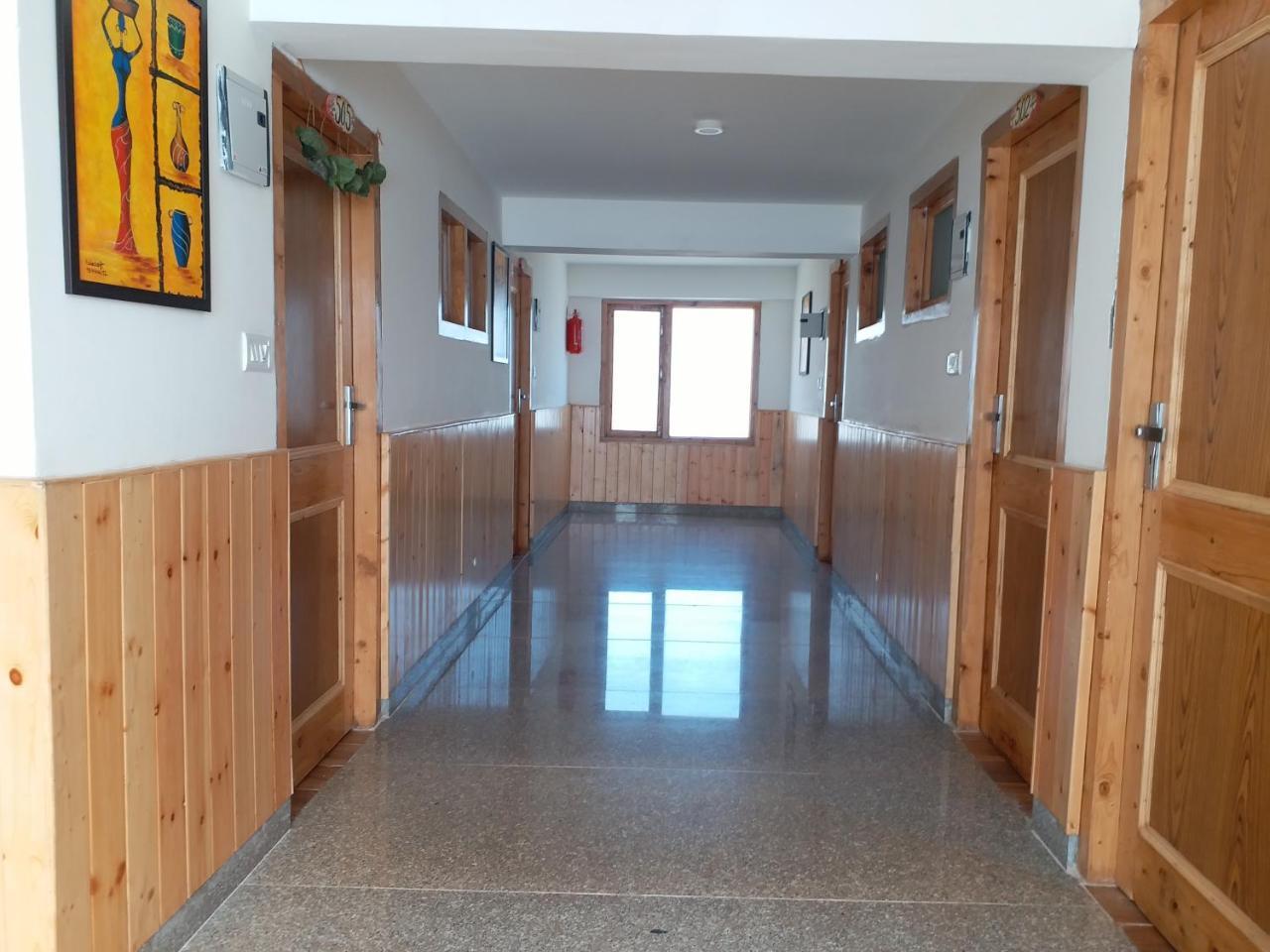 Hotel Seven Hills Manali エクステリア 写真